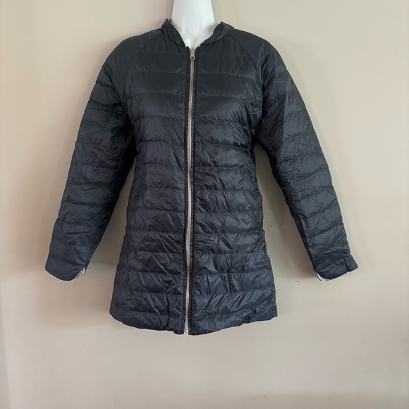 Athleta Women's reversible Charcoal/beige Puffer Jacket - Picture 1 of 7